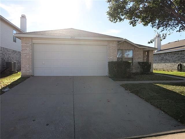 1st image of 2821 Hillside Dr