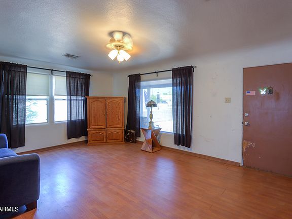 4th image of 809 N CENTER Avenue