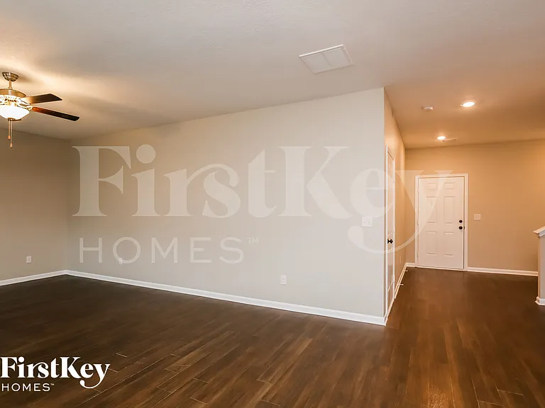811 Walnut Creek Cir — Photo 9
