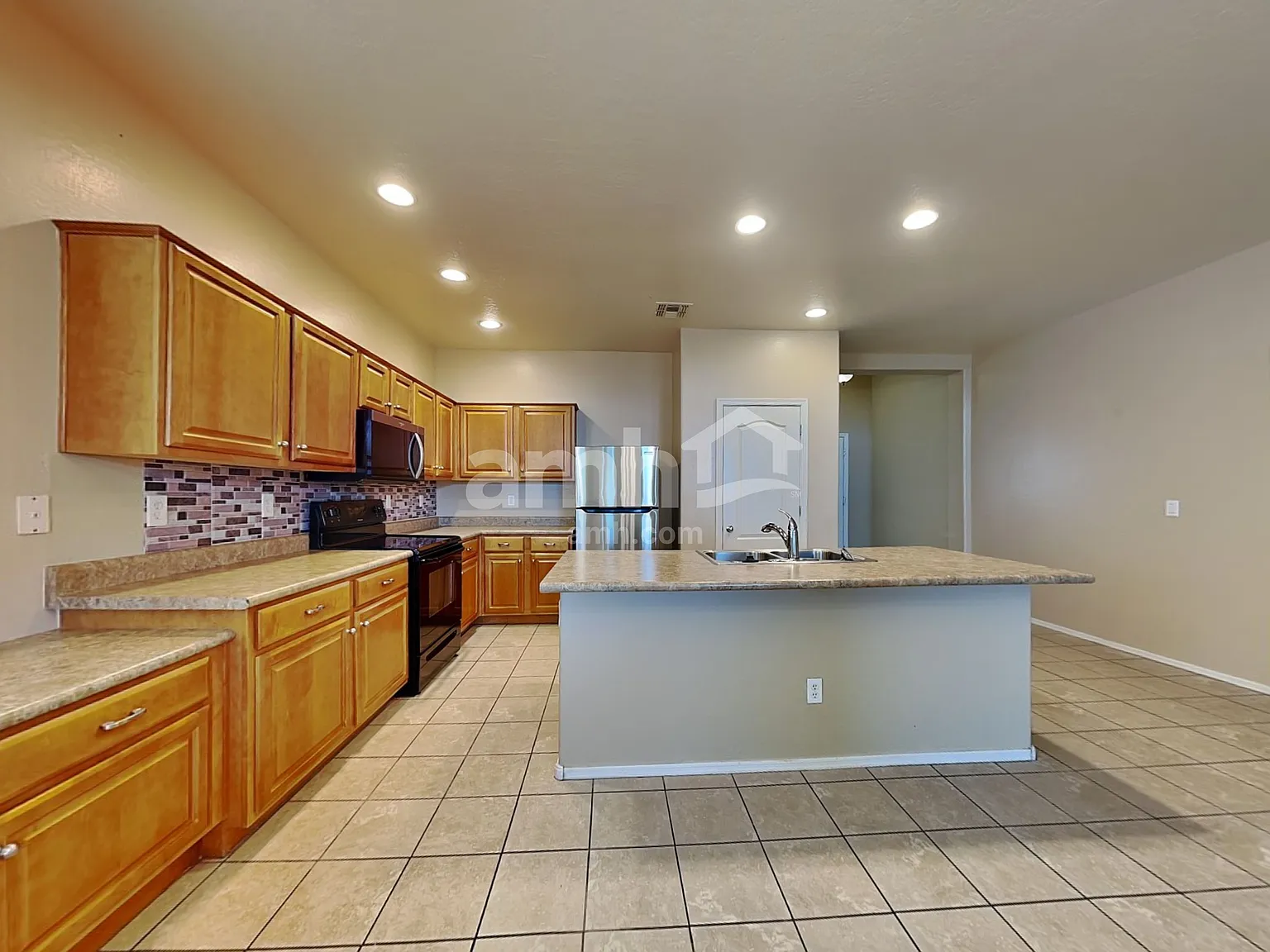 5 bed, 3.0 bath, 2615 sqft, $2,475 — Photo 4