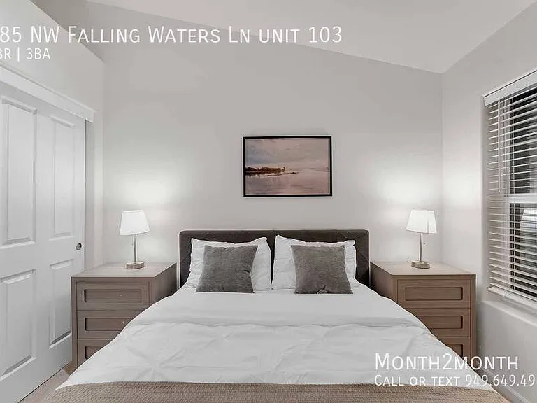 685 NW Falling Waters Ln #103 — Photo 21