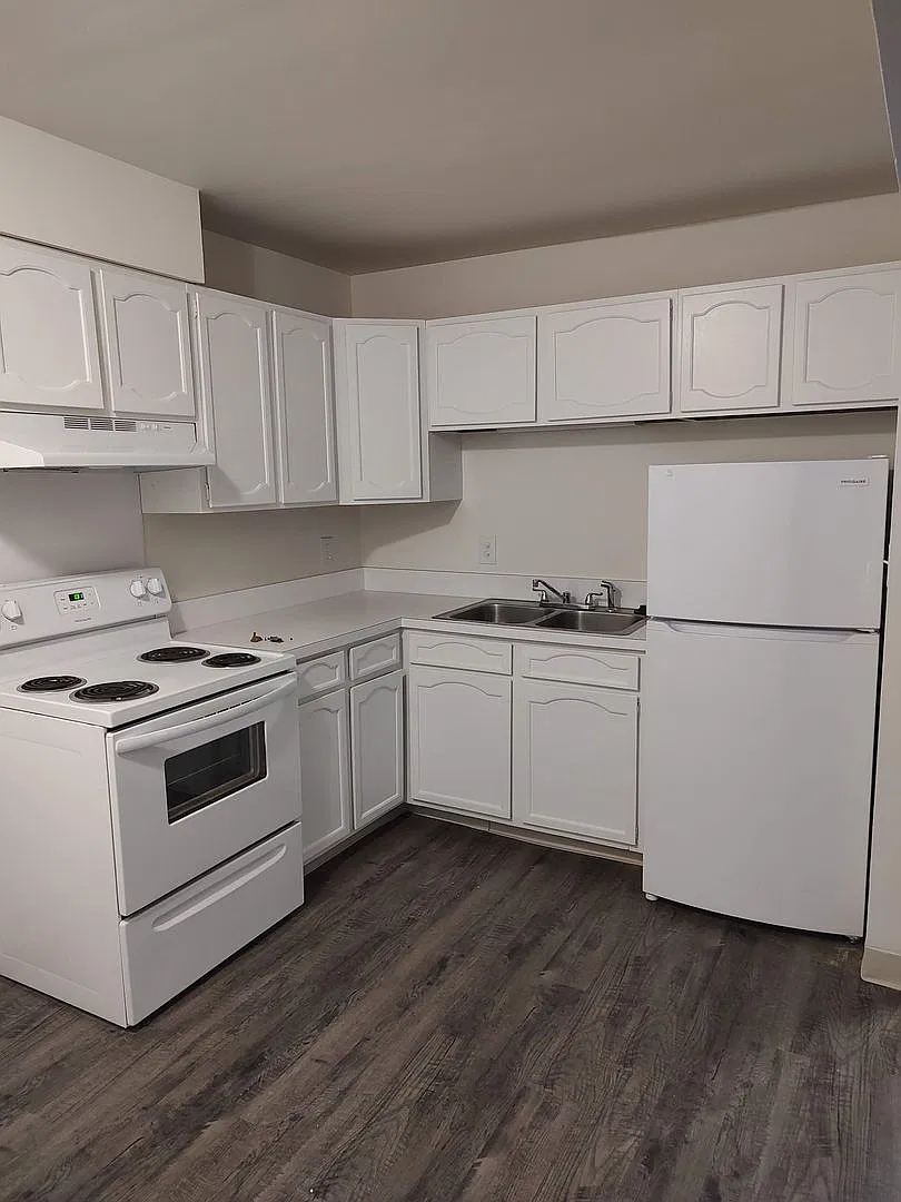 Parkview Manor Apartments — Photo 2