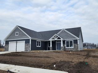 2004 Bogey Ct, Auburn, IN 46706