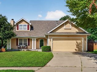 5720 SW Westport Cir, Topeka, KS 66614