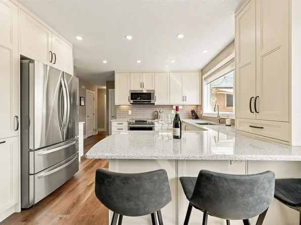 5207 114b St NW, Edmonton, AB T6H 3N4