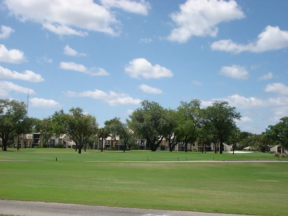 Building Photo - 3200 Bridgewood Dr