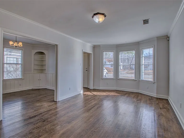 2216 N Arthur St — Photo 2