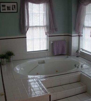 Spa tub