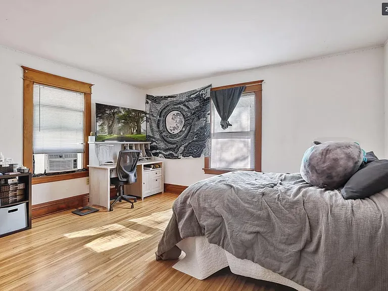 1607 Van Buren Ave — Photo 3