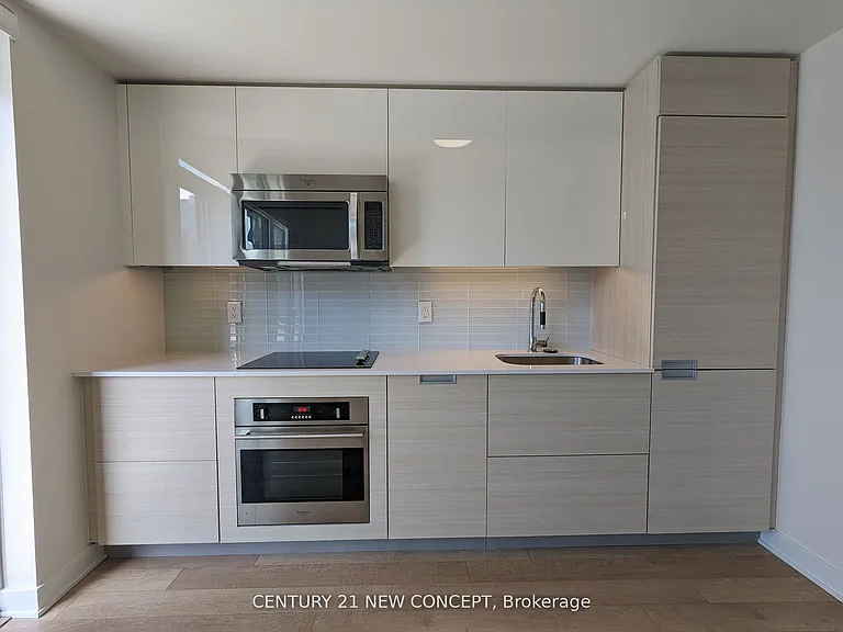 210 Simcoe St #613 — Photo 4
