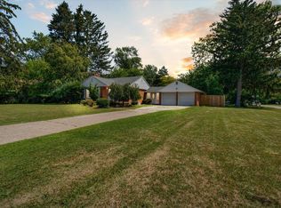 1295 Pontiac Rd, Benton Harbor, MI 49022