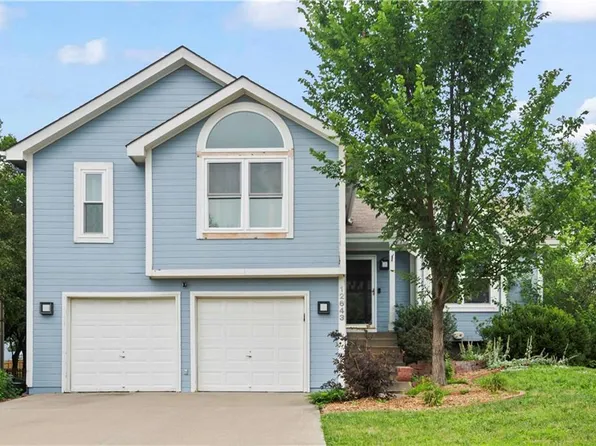 12643 S Crest Dr, Olathe, KS 66061