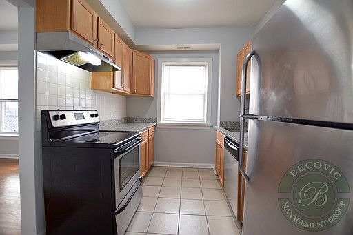5th image of 7451 N Greenview Ave #114
