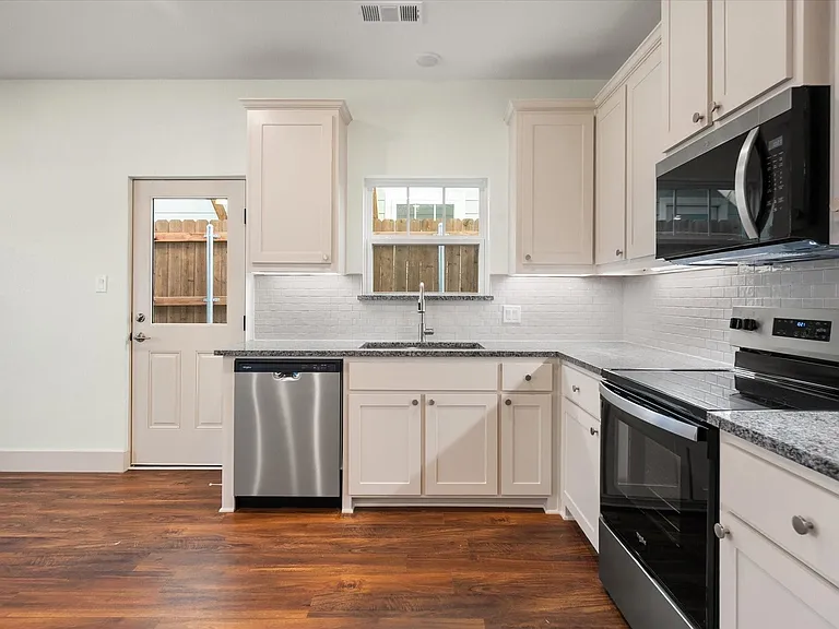 504 E Kimball St #1 — Photo 12