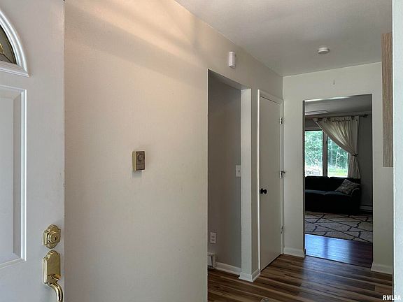 4th image of 1310 E Meadowbrook Ln