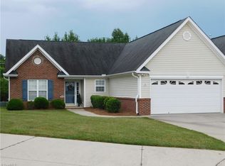 121 Castleton Dr, Thomasville, NC 27360
