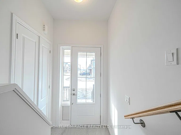 1054 Lockie Dr — Photo 11