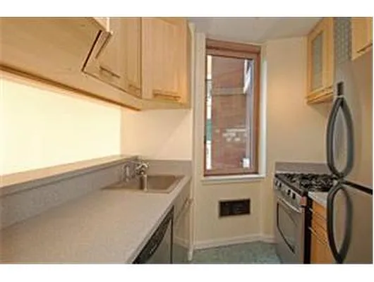 Rented by Douglas Elliman | media 19