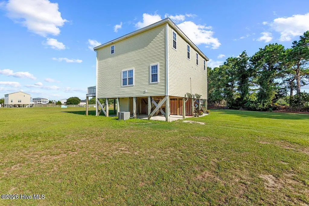 3 bed, 2.5 bath, 1372 sqft, $1,995 — Photo 3