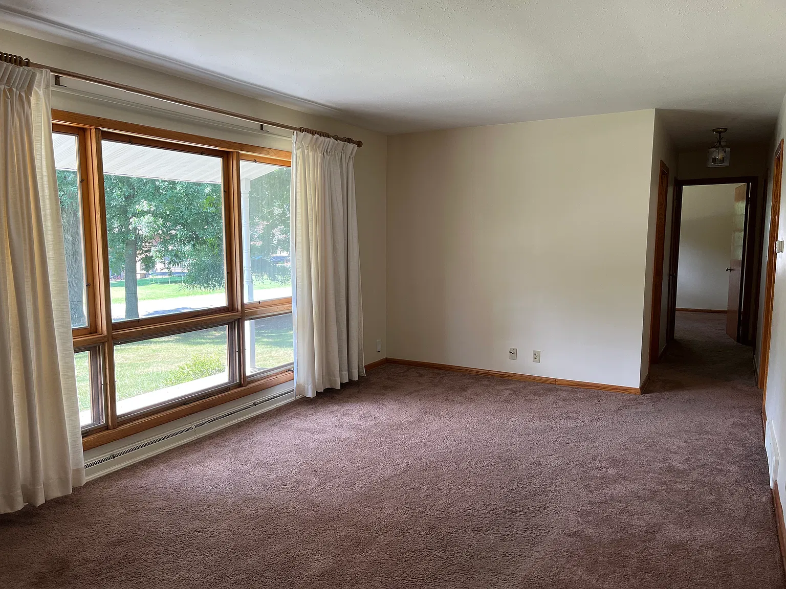 3 bed, 1.5 bath, 1125 sqft, $1,700 — Photo 4