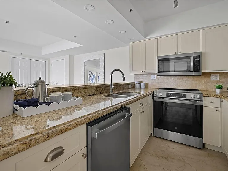 650 West Ave #1407 — Photo 8