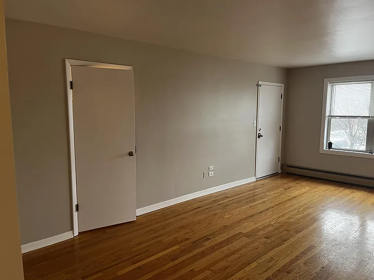 421 Burlington Ave — Photo 11