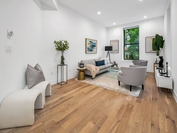 345 East 50th Street image 1 of 11