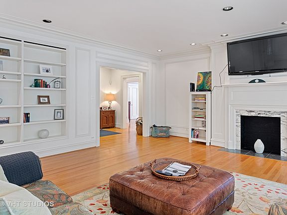 4th image of 1301 E Madison Park #1B