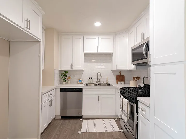 Brookside Apartments — Photo 40