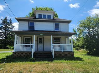 5374 Ridge Rd, Lockport, NY 14094