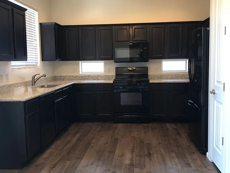 4668 N Salem Pl — Photo 3