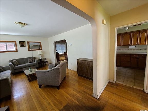 4th image of 41-24 160th St
