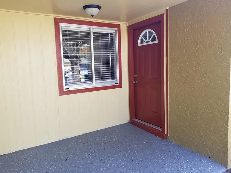3320 Laurel Dale Dr — Photo 2