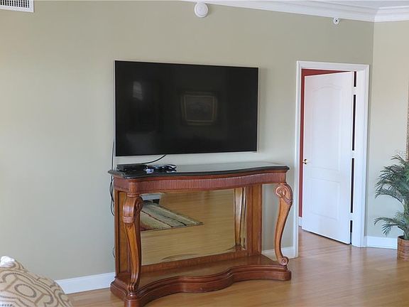 4th image of 501 Mandalay Ave APT 601