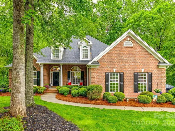 232 Highland Forest Dr, Clover, SC 29710