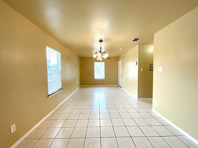 422 Amires Pl — Photo 9