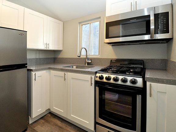4th image of 2141 Front St APT C
