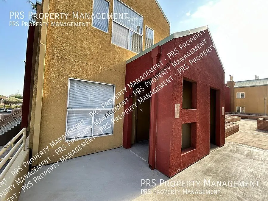 50% Off 1st Months Rent Located In The Heart Of Tempe — Photo 1