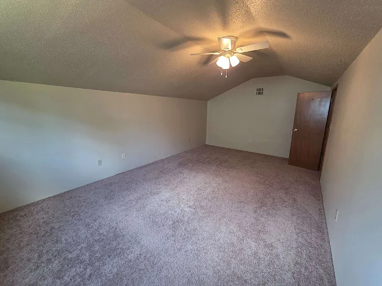 2430 W Gum St — Photo 14