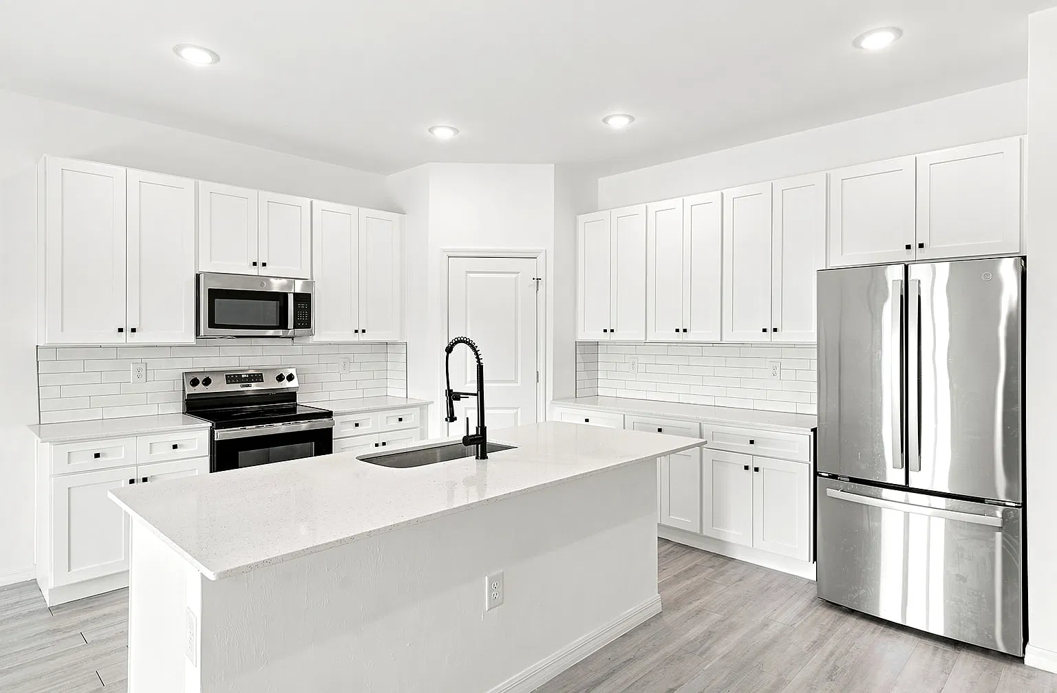 3 bed, 1250 sqft, $1,900 — Photo 2