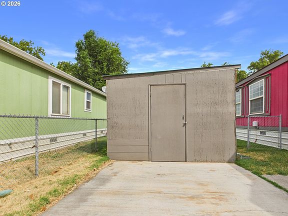 3rd image of 1800 NE 10th St