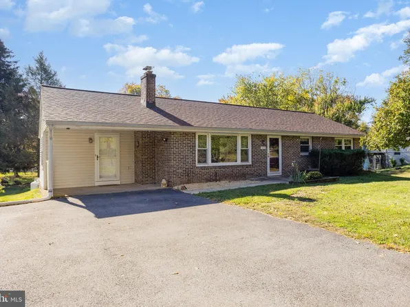 300 Valley Rd, Etters, PA 17319