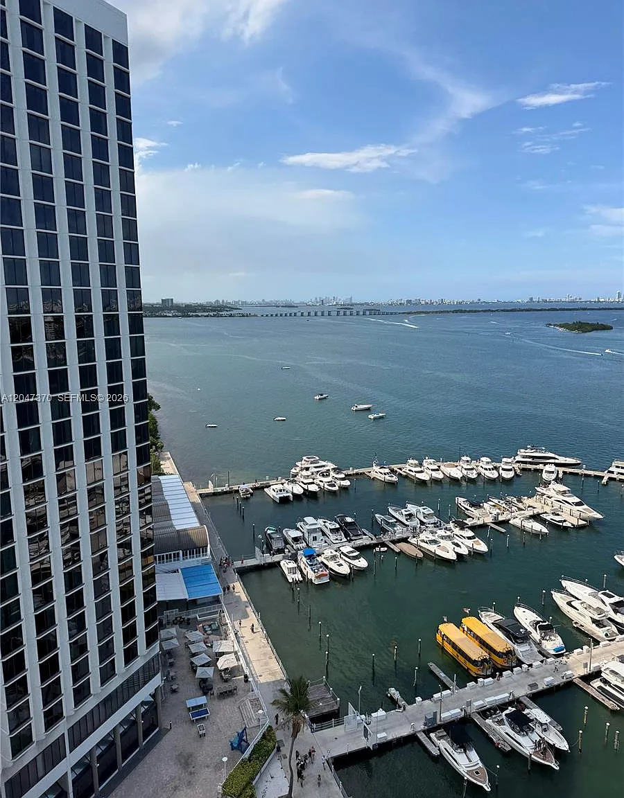Venetia Condo — Photo 1