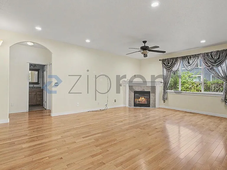 132 NE 63rd Ave — Photo 16