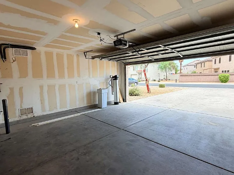 571 E Reflection Pl — Photo 19