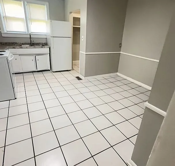 2918 S Vine St — Photo 2