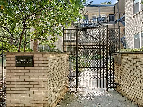 4258 N Greenview Ave #2E — Photo 1
