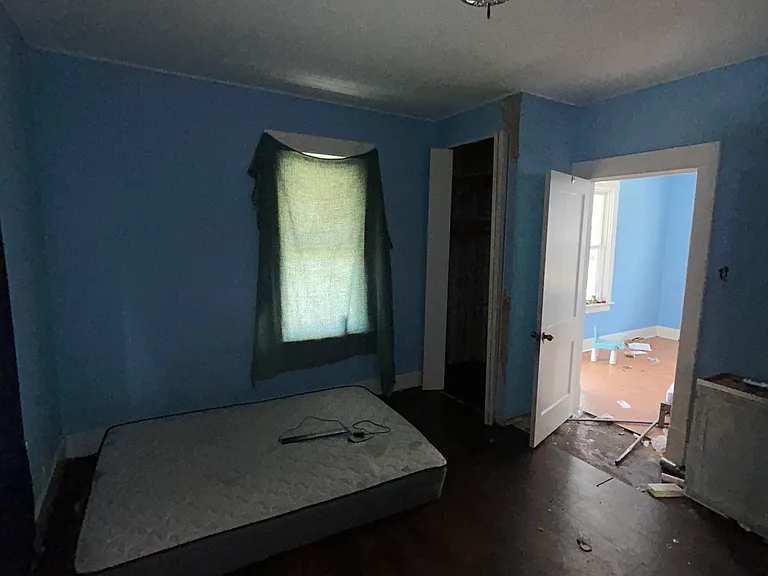 2345 Iowa St — Photo 3