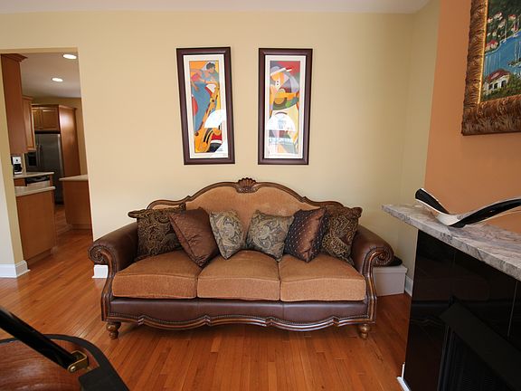 5th image of 927-29 Ernst St