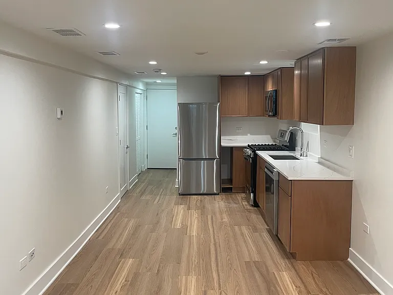 2841 N Avers Ave #G — Photo 2